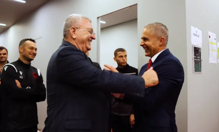 Armand Duka nderon Silvinjon dhe ndihmësit e tij, e mbyllën përfundimisht me Shqipërinë