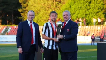 Armand Duka uron Laçin për titullin kampion në Kategori të Parë