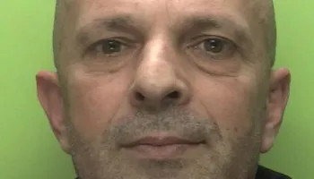 Armë dhe drogë brenda apartamentit në Britani, ruheshin nga një shqiptar/ Justifikimi përpara drejtësisë: Kam borxhe të grumbulluara nga sëmundja e vajzës