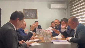 Arrihet pakti PD-PS për rregulloren e Kuvendit, çfarë u vendos në mbledhjen me dyer të mbyllura të Këshillit të Mandateve dhe Imunitetit