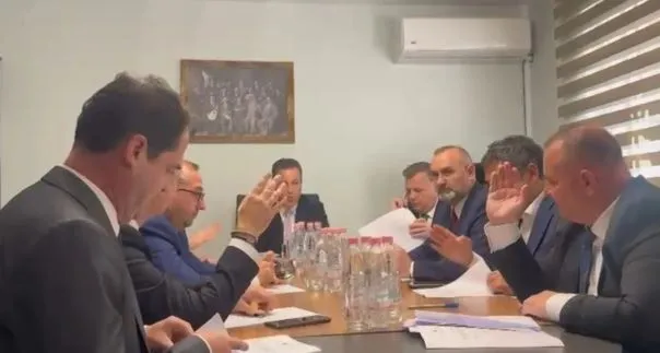 Arrihet pakti PD-PS për rregulloren e Kuvendit/ Ja çfarë u vendos në mbledhjen e Këshillit të Mandateve dhe Imunitetit