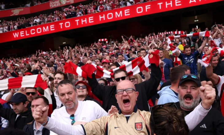 Arsenal fiton pastër në derbin londinez dhe kalon presionin te Man. City (video)