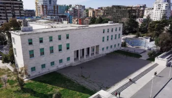 Art në fokus, “Honoris Causa” hapet në galerinë FAB për 60-vjetorin e Universitetit të Arteve