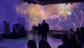 Arti që dëgjohet, ekspozita multimediale në Korçë sjell artin përmes tingullit dhe ndjesive