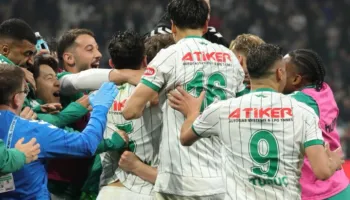 Asllani dhe Besiktas mbeten jashtë finales së Kupës së Turqisë. Enis Bardhi “hesht” Stambollin me golin e tij (video)