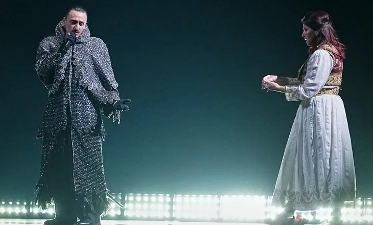 Associated Press rendit performancën e Alisit në 10 më të mirat të Eurovision: Si kolona zanore e një filmi!