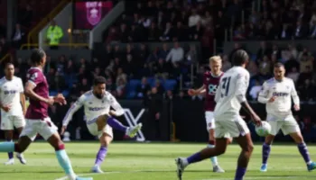 Aston Villa ngec në sfidën me Burnley, mbetet në vendin e pestë