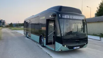 Autobusi autonom përplaset me tramvajin në Suedi, aksidenti ndodhi vetëm një orë pas nisjes së testimeve