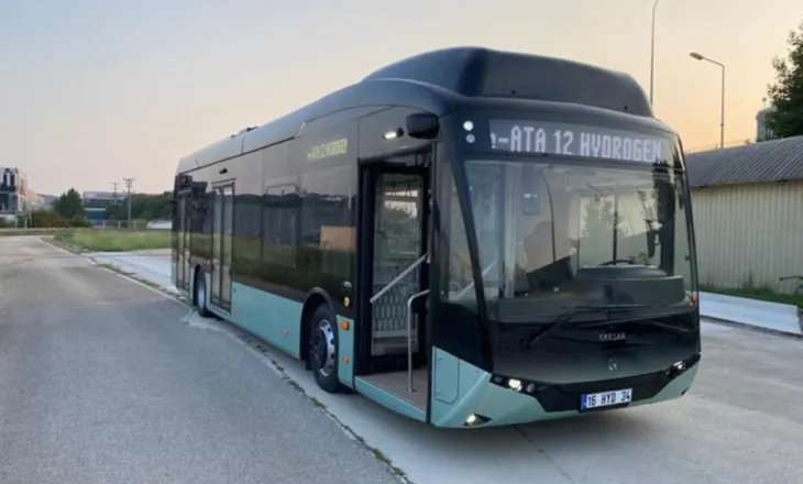 Autobusi autonom përplaset me tramvajin në Suedi, aksidenti ndodhi vetëm një orë pas nisjes së testimeve