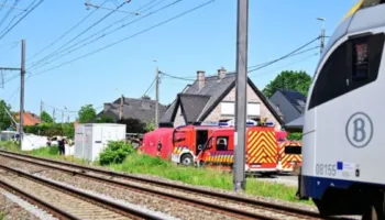 Autobuzi i shkollës përplaset me trenin e pasagjerëve në Belgjikë, disa viktima dhe shumë të plagosur