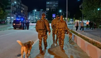 Ballkani në prag përplasjeje? SHBA armatos Kosovën, Serbia në alarm