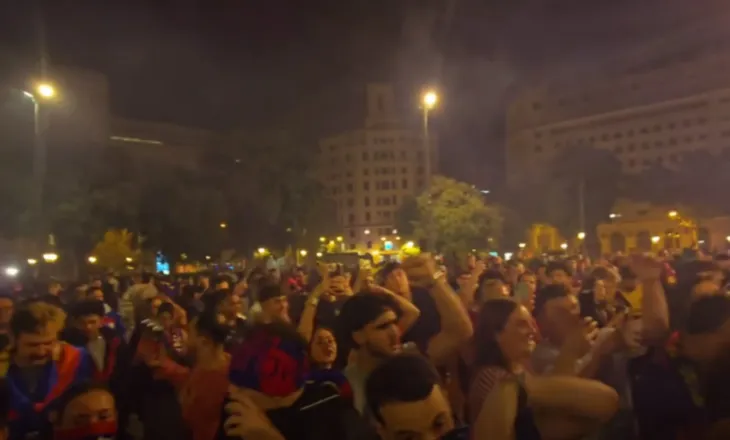 Barcelona, kampione e La Liga/ Mijëra katalanas festojnë në shesh…me Balde dhe Casado(VIDEO)