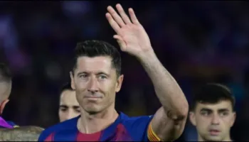 Barcelona, mbrëmja e Robert Lewandowskit,  i gjithë Camp Nou në këmbë dhe ovacione për polakun(VIDEO)