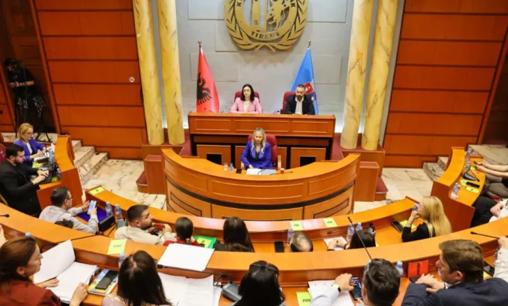 Bashkia e Tiranës shton pikat e shpërndarjes për abonetë falas për pensionistët, Ristani: Do të ndërtojmë një sistem të ri që të shmangim radhët