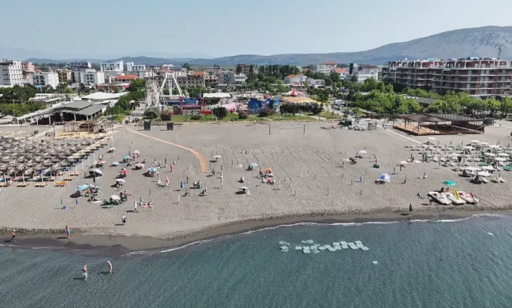 Bashkia vendos çmimet/ Velipojë, çadra dhe shezlongët jo më shtrenjtë se 900 lekë