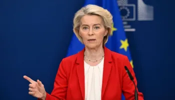 BE zhbllokon mbi 16 miliardë euro për Hungarinë pas largimit të Orbán, Von der Leyen: Ndihet era e ndryshimit!