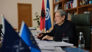 Berisha: Fitojmë vetëm me protesta! Kreu demokrat sulmon sërish Salianjin: PD s’mund të pranojë bashkëpunëtorë të krimit