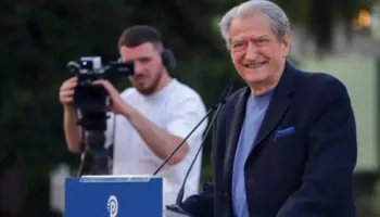 Berisha: Flamuri ynë është flamuri i votës së lirë, do bëjmë çdo betejë dhe sakrificë për të!