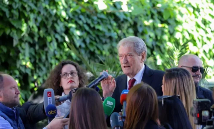 Berisha-gazetarëve: Denonconi skandalet e Dumanit, unë nuk i konfondoj kurrë gazetarët me pronarët!