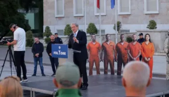Berisha: Ju po shkruani një kapitull të ri, sepse nuk pajtoheni me një kriminel që është i aftë të vendosë gjithçka për të shpëtuar lëkurën e rij