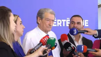 Berisha: Kush shkon në takimet e Salianjit, i mbyll hesapet më PD-në!