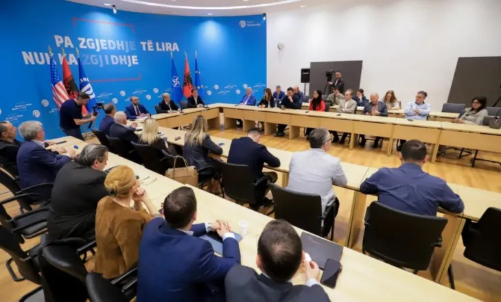 Berisha: Ne nuk kemi betejë me gazetarët, por me pronarët mafiozë të fjalës së lirë, që marrin favore nga Rama