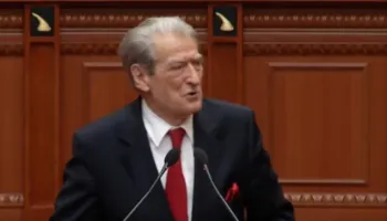 Berisha-nënkryetares së Kuvendit: Mos lëviz kronometrin se më zhduk minutat. Thirrje socialistëve: Mos pranoni të shkelmoni procesin e integrimit