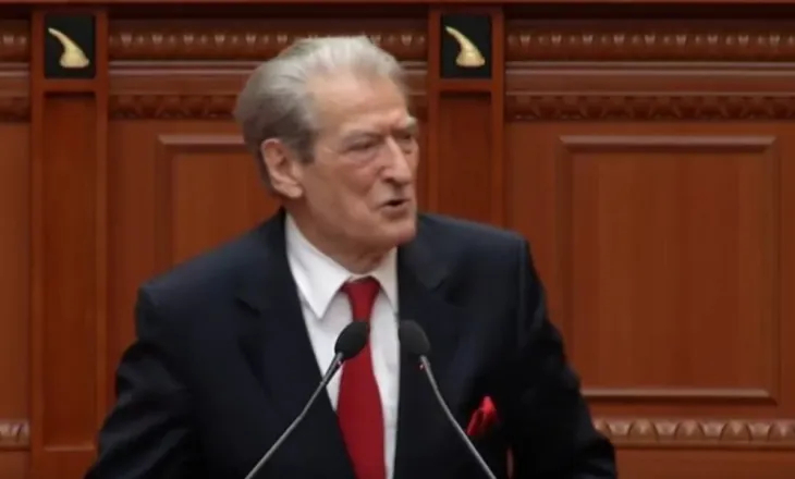 Berisha-nënkryetares së Kuvendit: Mos lëviz kronometrin se më zhduk minutat. Thirrje socialistëve: Mos pranoni të shkelmoni procesin e integrimit