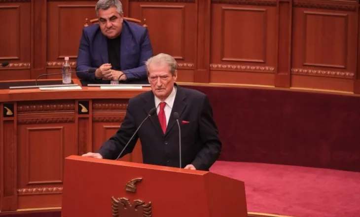Berisha: Për çfarë e do kreu juaj dosjen Kraksi, socialistin që vodhi e vodhi dhe u arratis në Tunizi