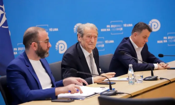 Berisha: Procesverbali i policisë zbulon skenarin e inskenuar nga policia dhe qeveria me turistët e ndaluar