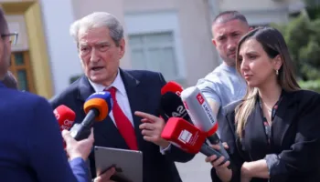 Berisha: Rama s’vjen dot në parlament, në çdo faqe të raportit e ndjek fantazma e Ergys Agasit, Lubi Balluku dh familjarët e tij
