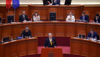 Berisha: Rama u detyrua t’i fshijë këpucët Lubi Ballukut, duke hedhur në kosh reformën në drejtësi dhe integrimin