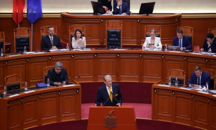 Berisha: Rama u detyrua t’i fshijë këpucët Lubi Ballukut, duke hedhur në kosh reformën në drejtësi dhe integrimin