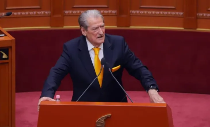 Berisha: Rama u detyrua t’i fshijë këpucët Lubi Ballukut, duke hedhur në kosh reformën në drejtësi dhe integrimin!