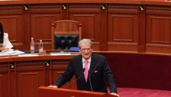 Berisha: Shqiptarët rrokullisen në varfëri, udhëtimi i fundit i Ramës me avion taksi kushtoi 300 mijë euro