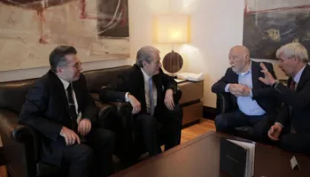 Berisha takim me ish-Presidentin kroat, Mesic: Të ndiqet çdo rrugë demokratike për t’u përballur me sfidat