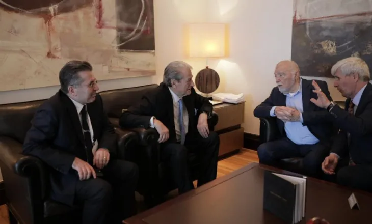 Berisha takim me ish-Presidentin kroat, Mesic: Të ndiqet çdo rrugë demokratike për t’u përballur me sfidat