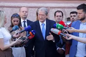 Berisha takim me Komisionin e Venecias: Diferenca mes PD-së dhe partisë që qeveris është mbi 2700 herë, veç me para…