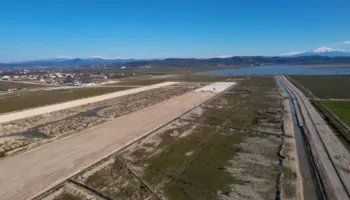 Beteja për aeroportin e Vlorës/ Punëtorët e Pacollit kërkojnë ndërhyrje urgjente nga Ministria e Infrastrukturës!
