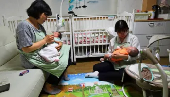 Birësime të paligjshme nga Koreja e Jugut – Tetë persona padisin Danimarkën për miliona dollarë