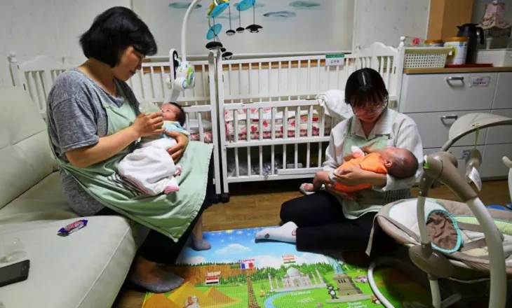 Birësime të paligjshme nga Koreja e Jugut – Tetë persona padisin Danimarkën për miliona dollarë