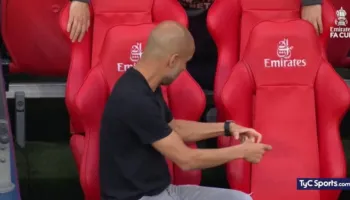 Biseda virale me njeriun “fantazme”, Pep Guardiola zgjidh enigmën e madhe të momentit epik në stolin e ekipit