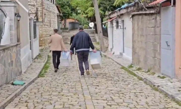 Bllokohet votimi për kreun e PD-së në Korçë, komisionerët marrin kutitë dhe largohen