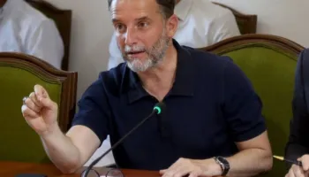 Braçe flet “pa doreza”: Tirana nuk po qeveriset! Ristani të ulë tonet, kryeqyteti me notën 4