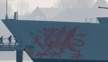 Britania dërgon dronë, aeroplanë dhe një anije luftarake në Ngushticën e Hormuzit