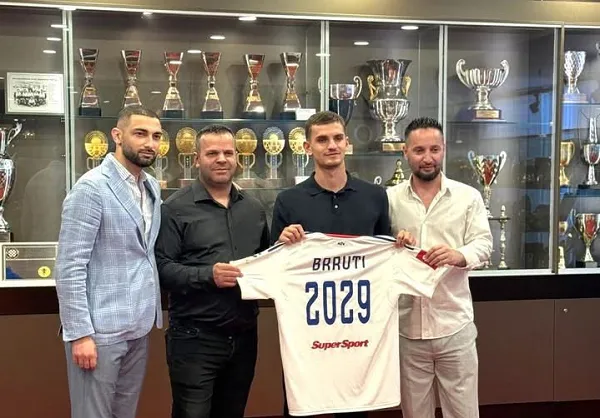 Brruti firmos te Hajduk Split, gjën Pajazitin