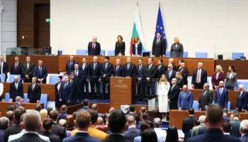 Bullgari, qeveria e kryeministrit Radev mori votëbesimin nga parlamenti