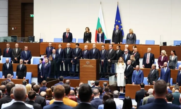 Bullgari, qeveria e kryeministrit Radev mori votëbesimin nga parlamenti