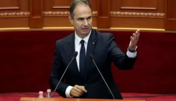 Cara: Zgjodhën betonin në vend të fëmijëve! Atje ku duhet të ishte fusha, sot janë kullat! Na morën dhe trotuaret