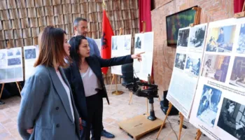 Çelet ekspozita “Një rrugëtim në historinë e lajmit shqiptar”, ATSH paraqet materiale të rralla arkivore